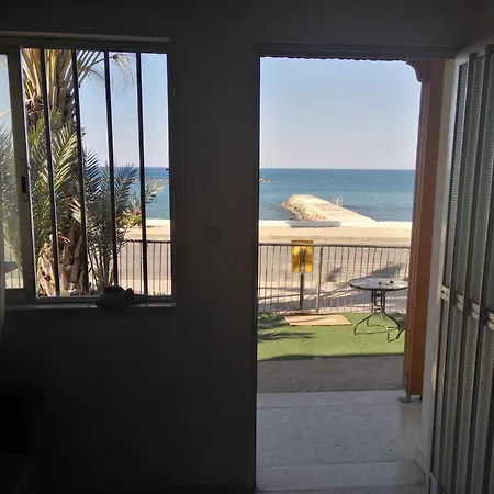 Across The Street From The Beach! 1 Bdrm *