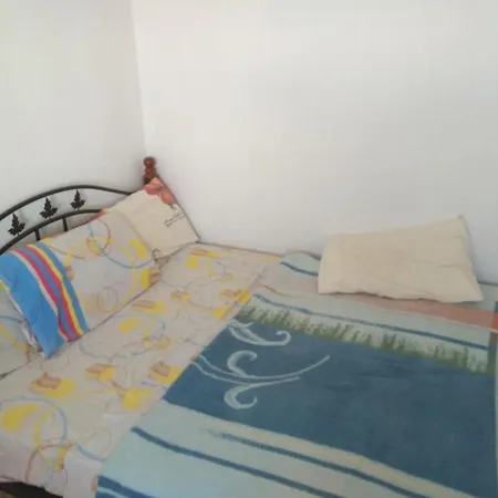 Apartment Across The Street From The Beach! 1 Bdrm