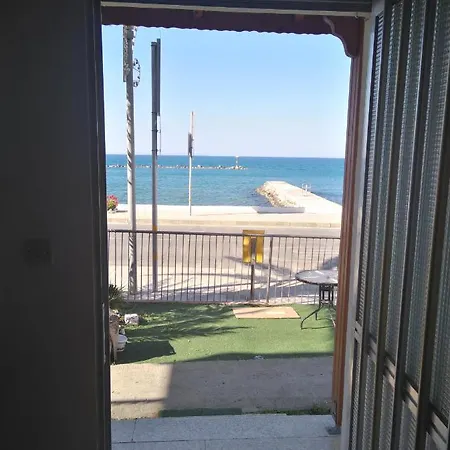 Apartment Across The Street From The Beach! 1 Bdrm